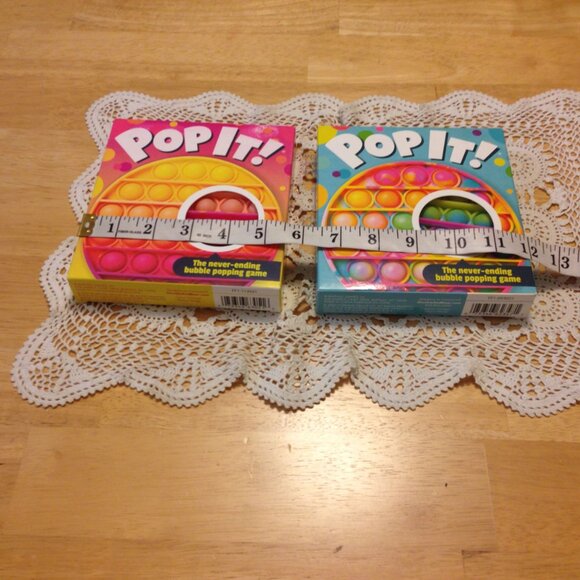Pop It! Bubble toy bundle, two new Chuckle and Roar bubble popping games - Picture 2 of 9